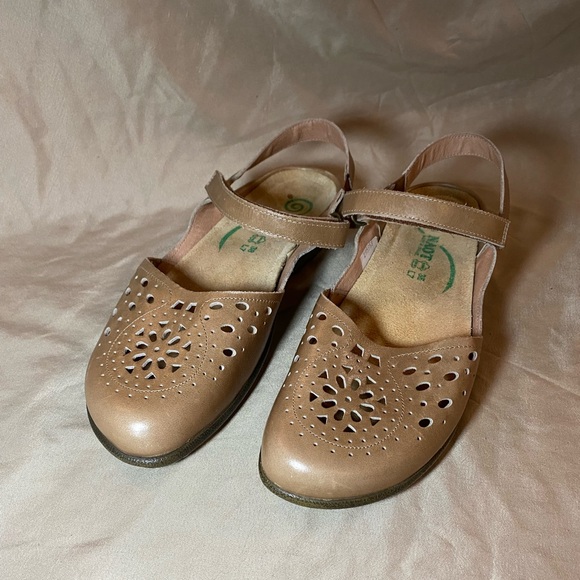 Naot Shoes - EUC UNWORN NAOT Arataki Sling Back Closed Toe Sandals Cutout Genuine Leather Tan